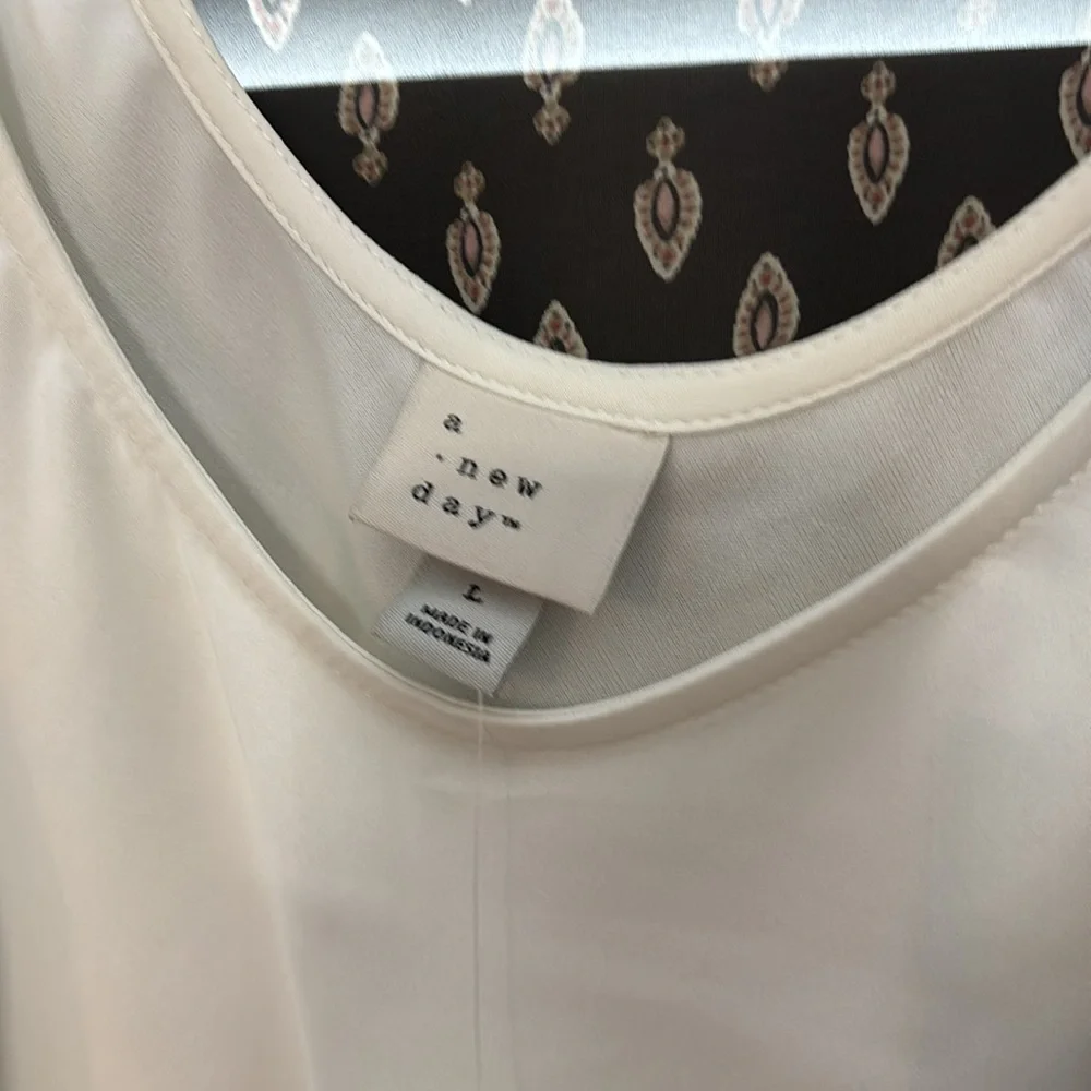 Beautiful sheer vest with a new Cream tank top - Picture 3 of 8